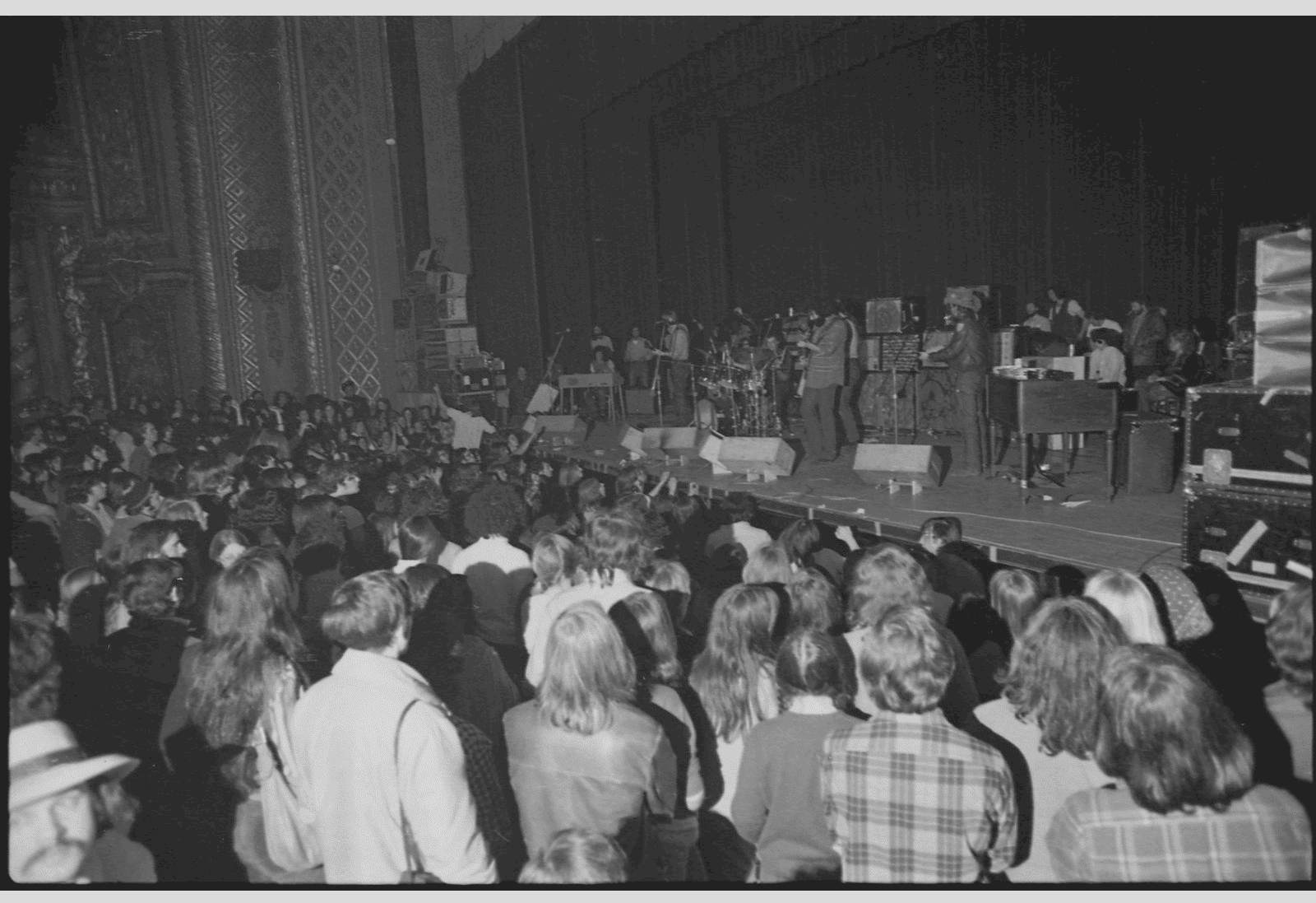 Jerry, Phil, Bill, Mickey, Ned, Bob, and Pigpen at Boston University on November 21, 1970(photo by Jeff Albertson)